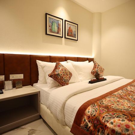 Hiraya Hotels Mohali Eksteriør billede
