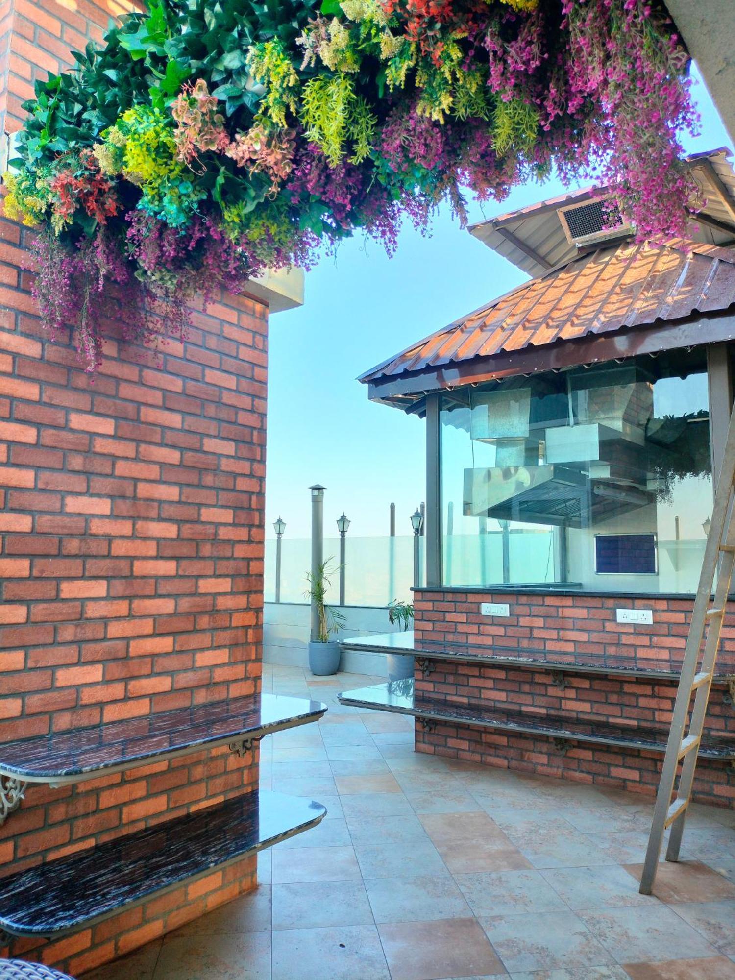Hiraya Hotels Mohali Eksteriør billede