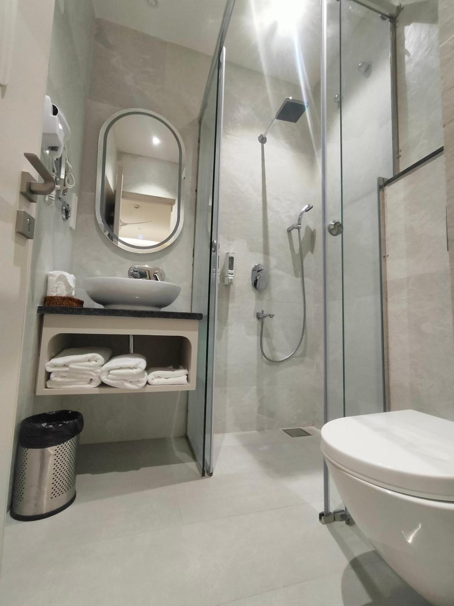 Hiraya Hotels Mohali Eksteriør billede