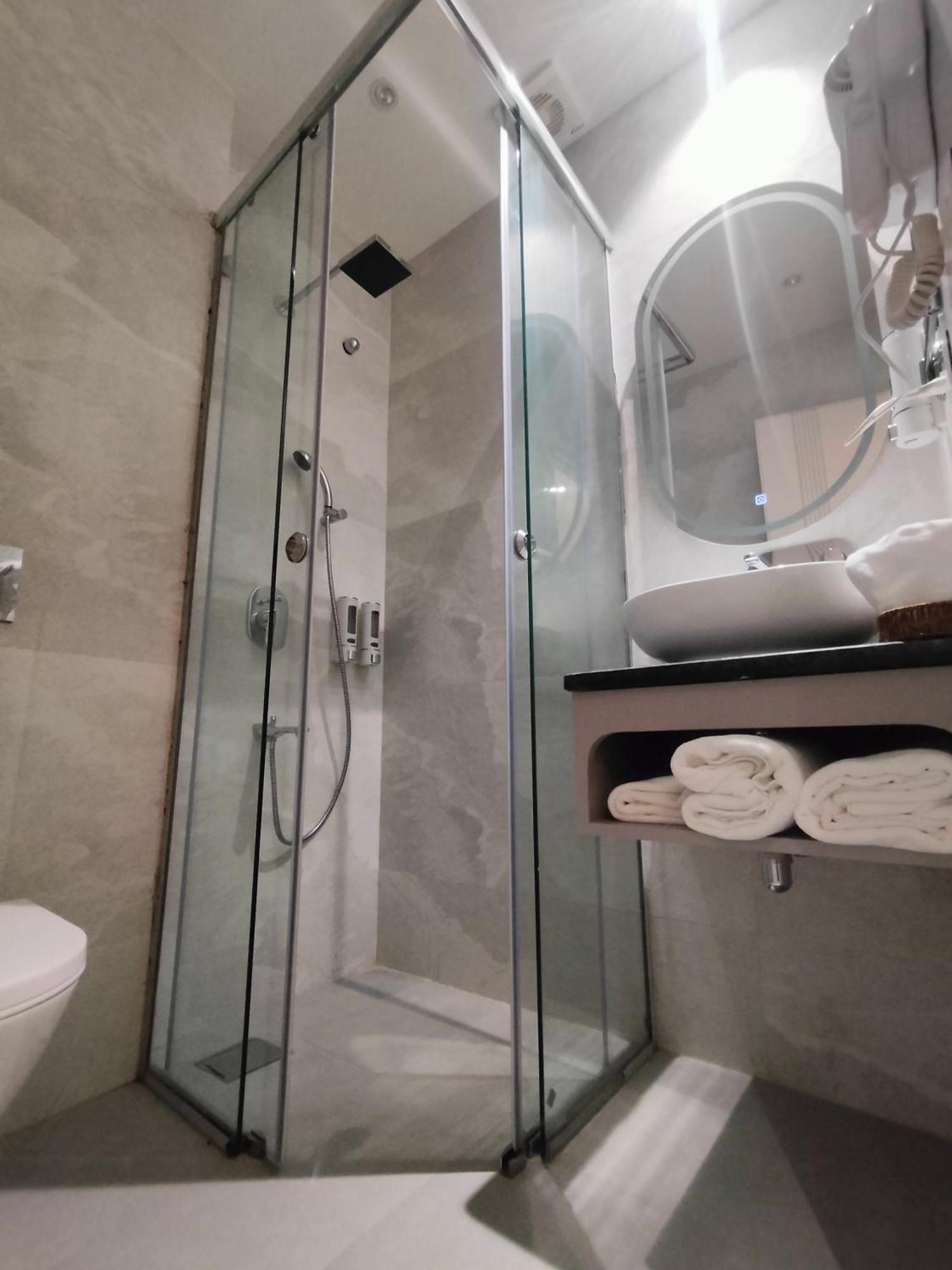 Hiraya Hotels Mohali Eksteriør billede