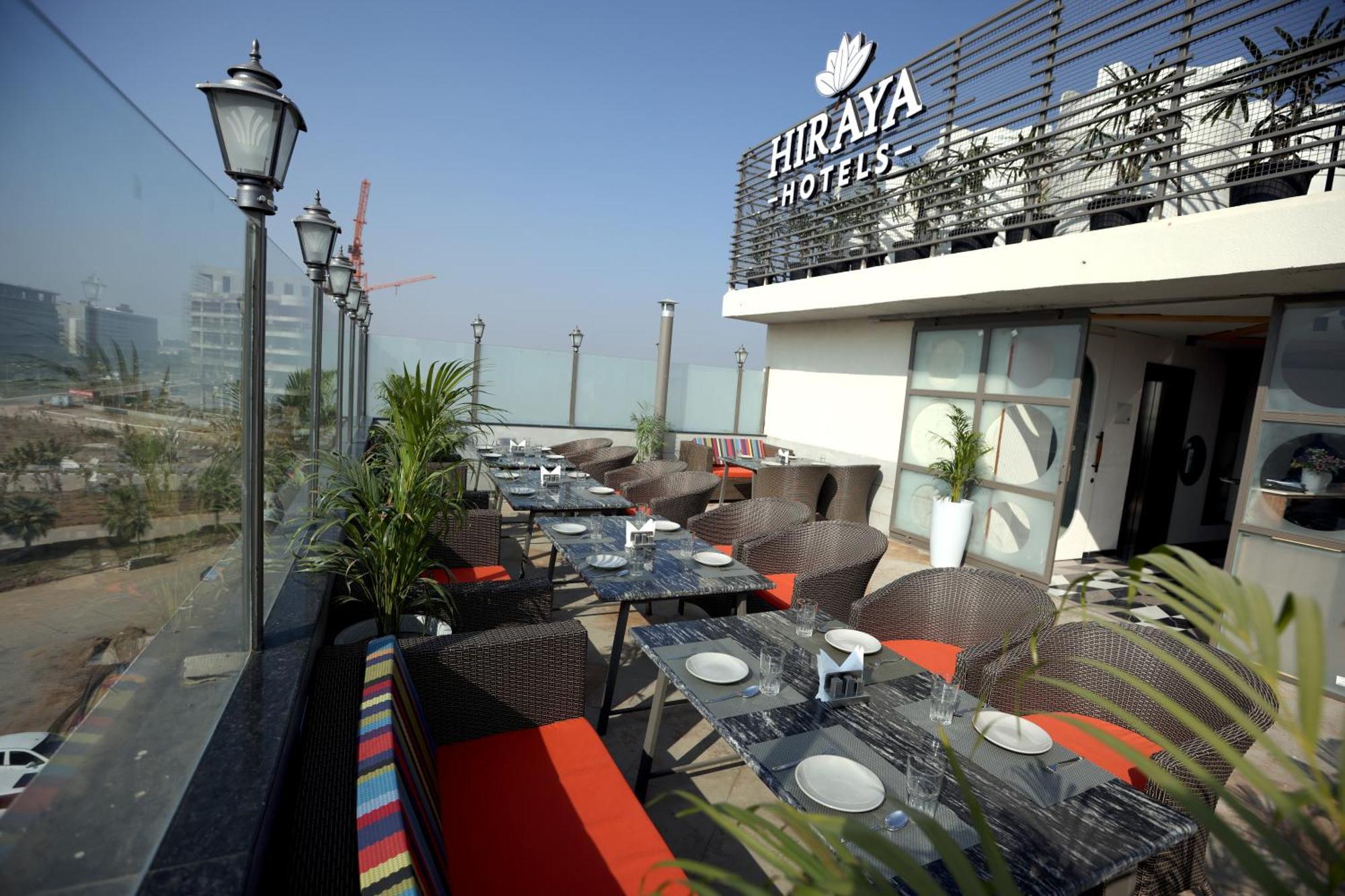 Hiraya Hotels Mohali Eksteriør billede