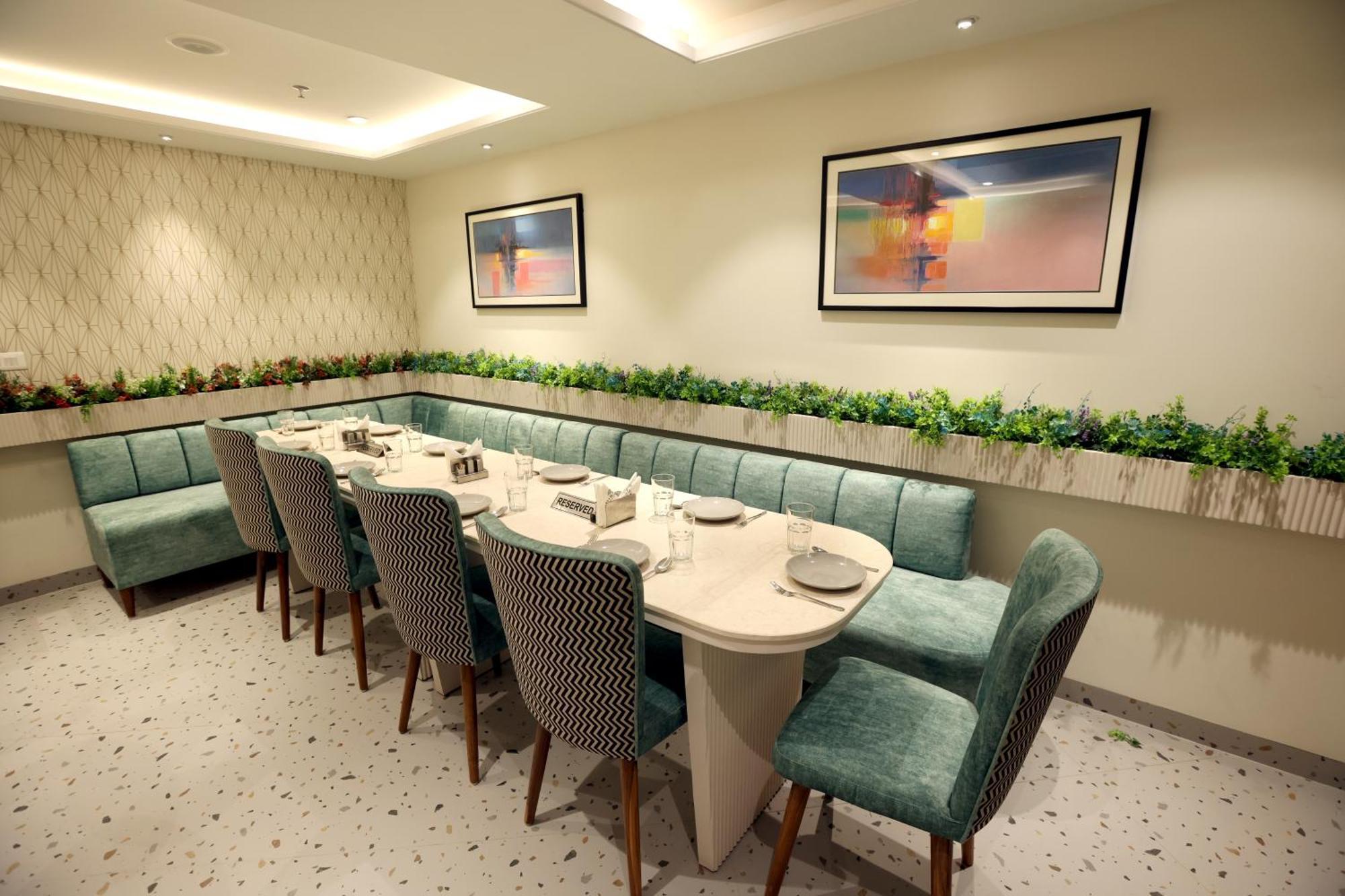 Hiraya Hotels Mohali Eksteriør billede