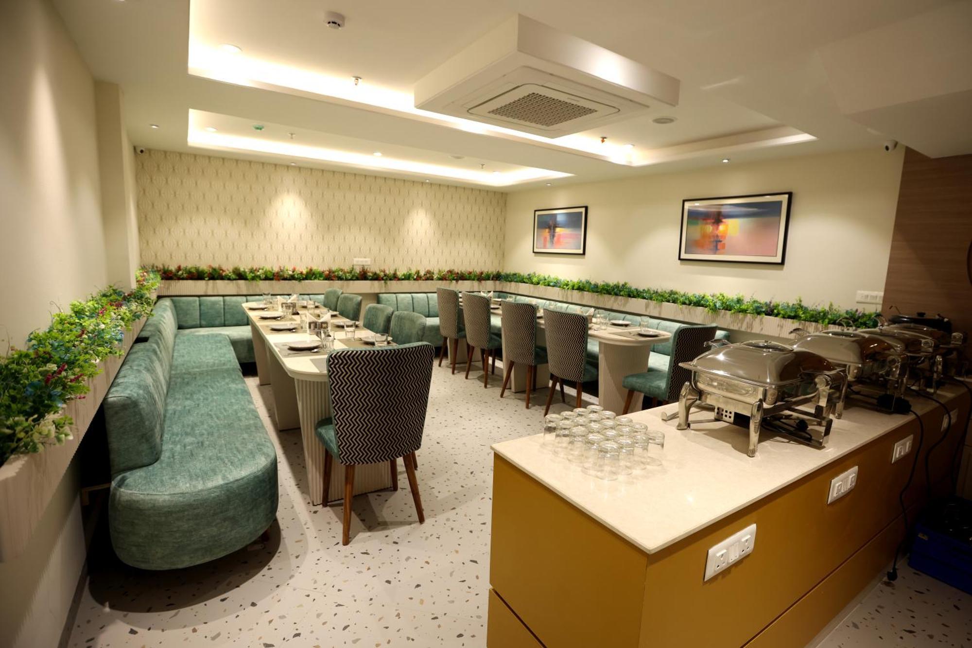 Hiraya Hotels Mohali Eksteriør billede