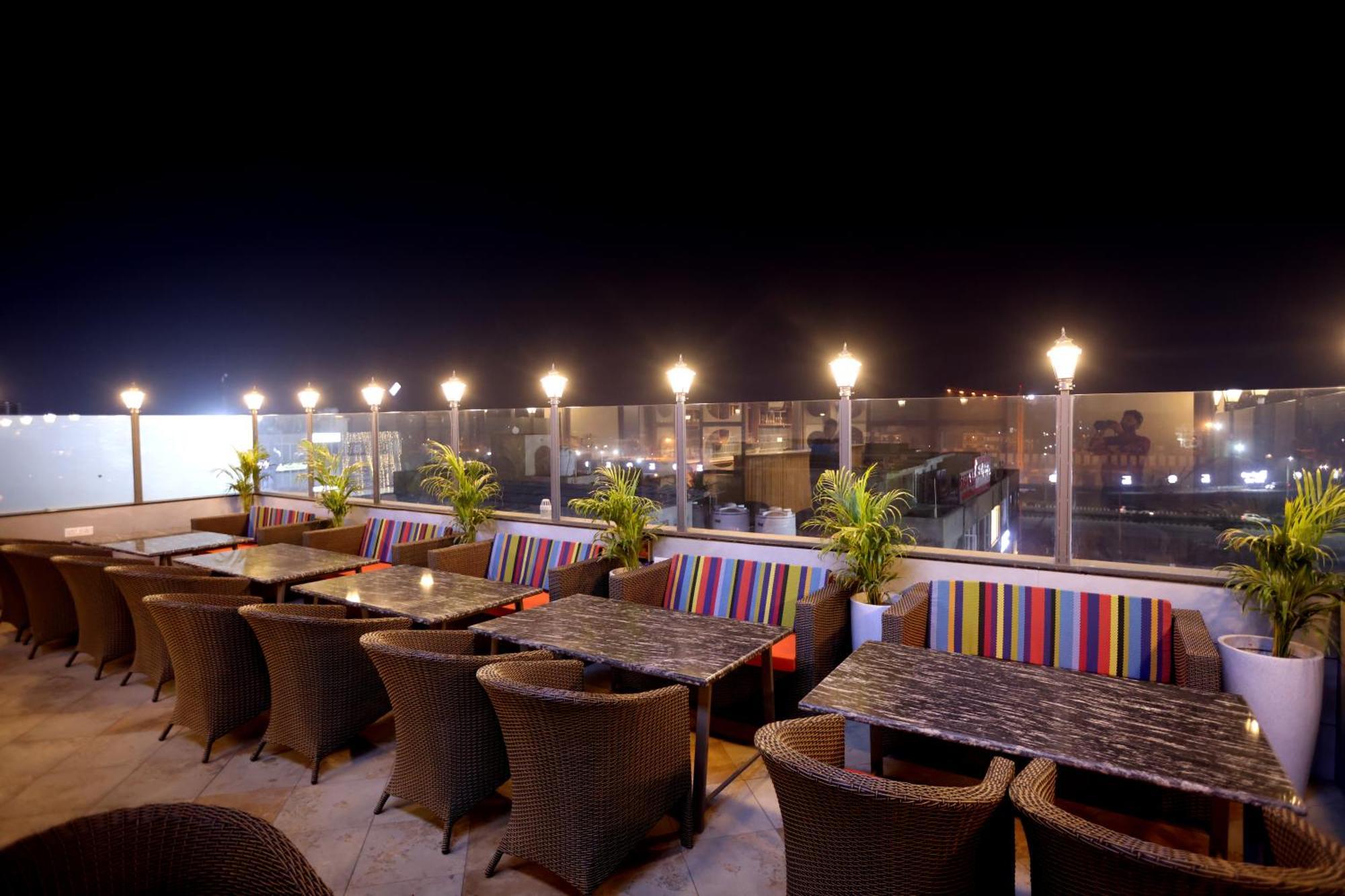 Hiraya Hotels Mohali Eksteriør billede