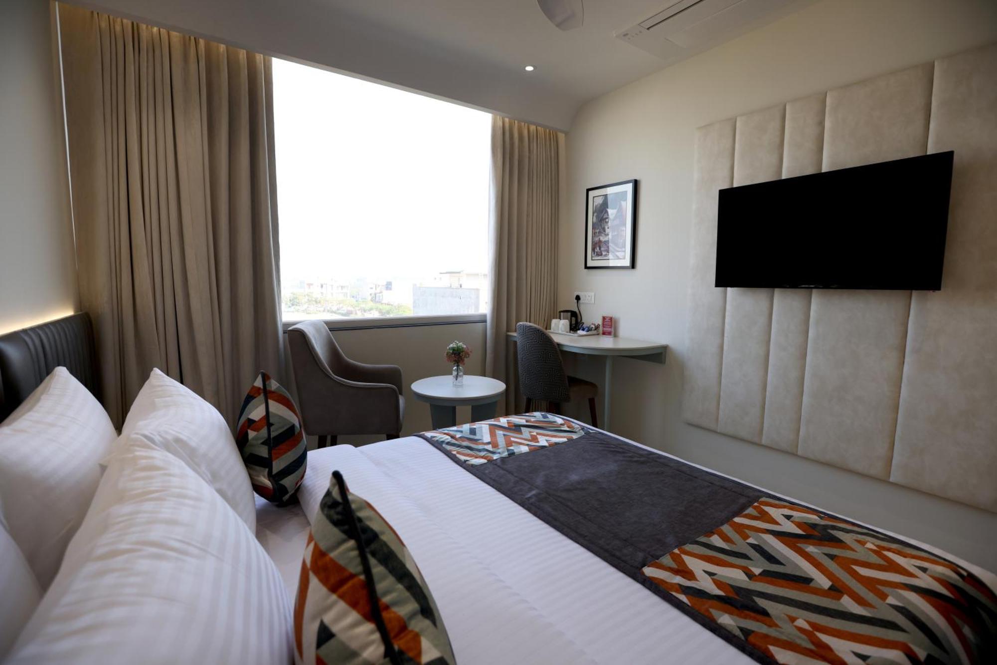 Hiraya Hotels Mohali Eksteriør billede