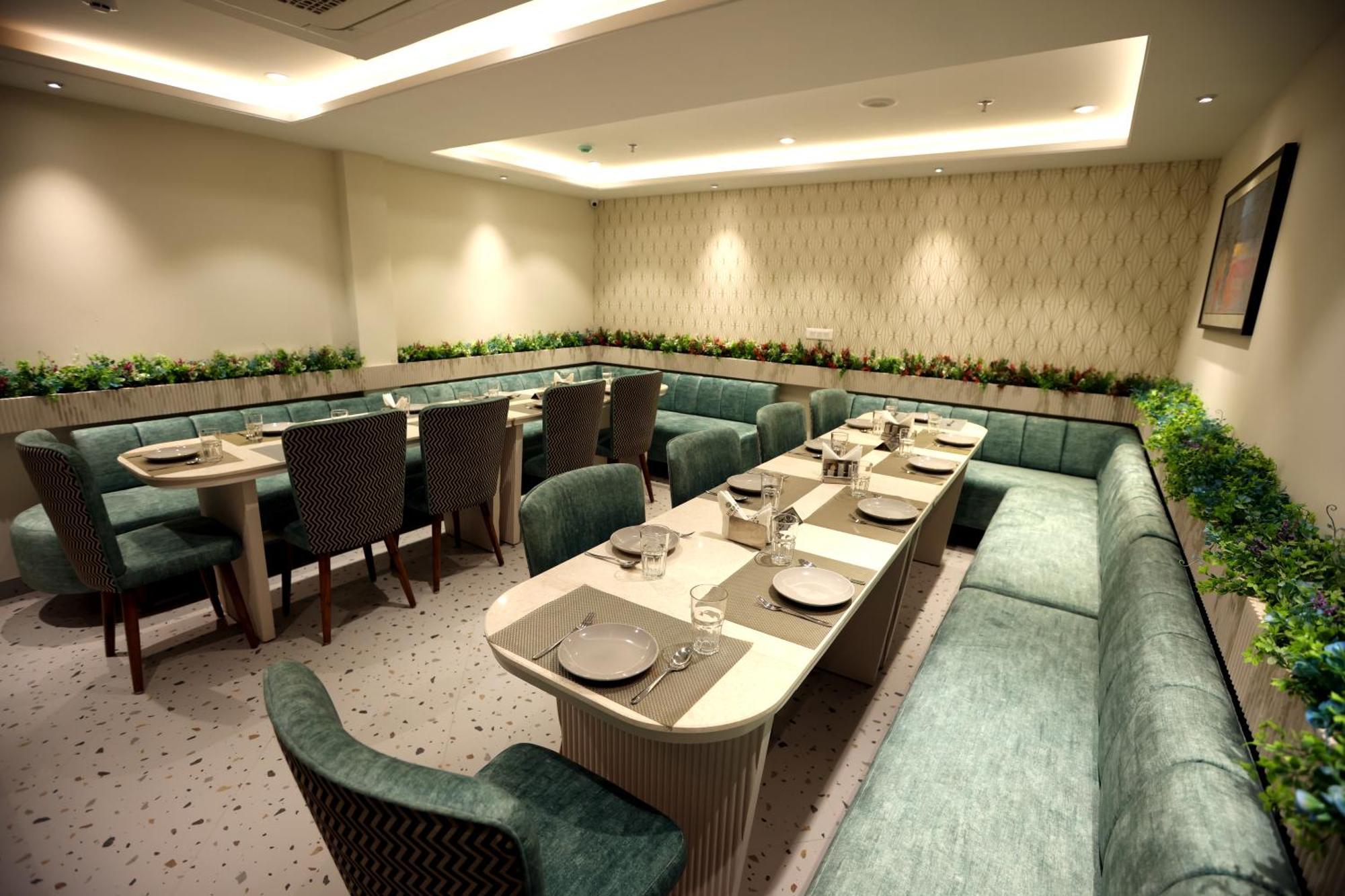 Hiraya Hotels Mohali Eksteriør billede