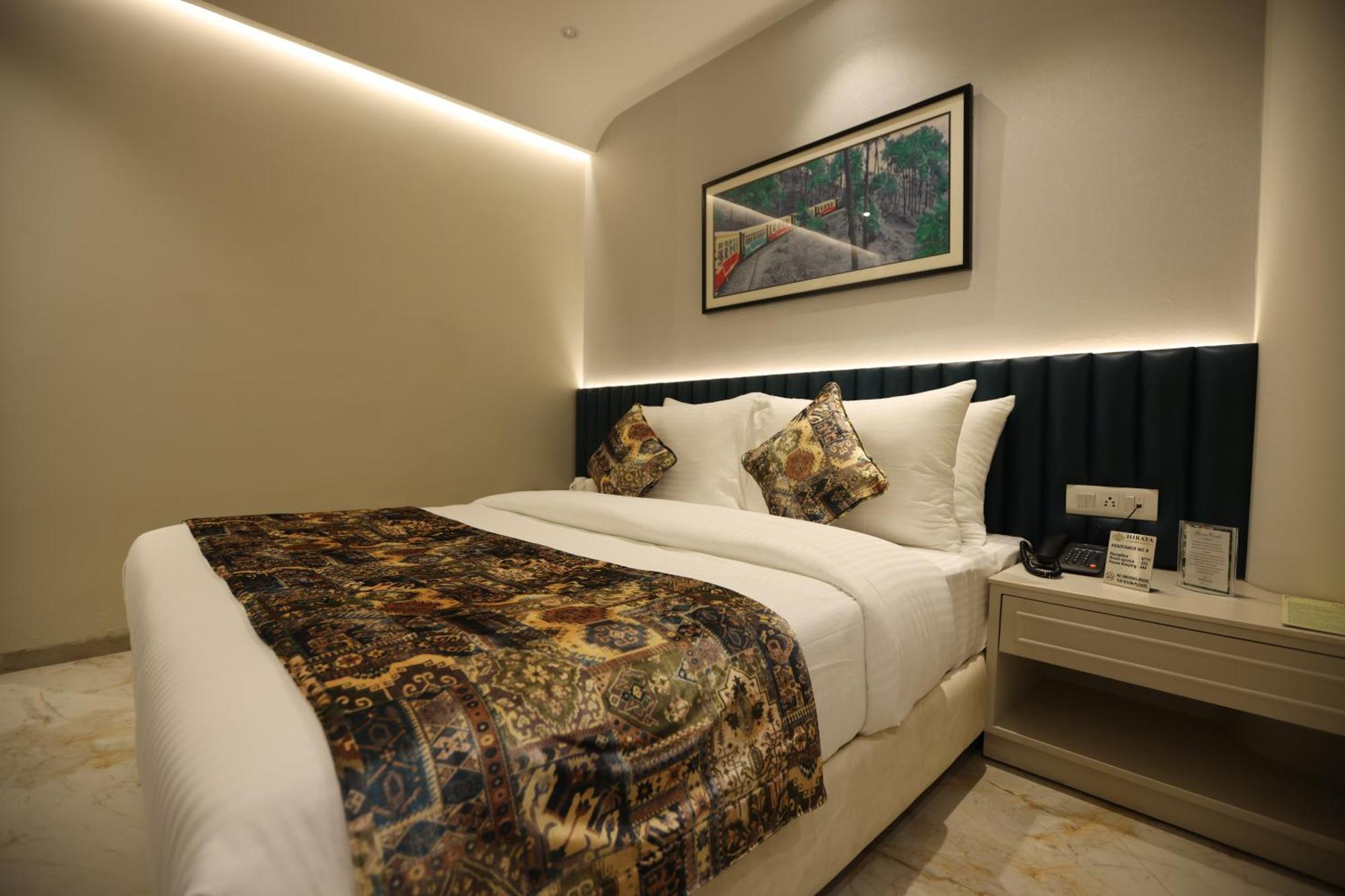 Hiraya Hotels Mohali Eksteriør billede